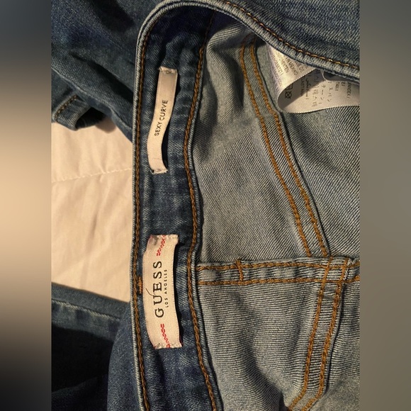 Ripped Guess Jeans​ - Picture 4 of 4